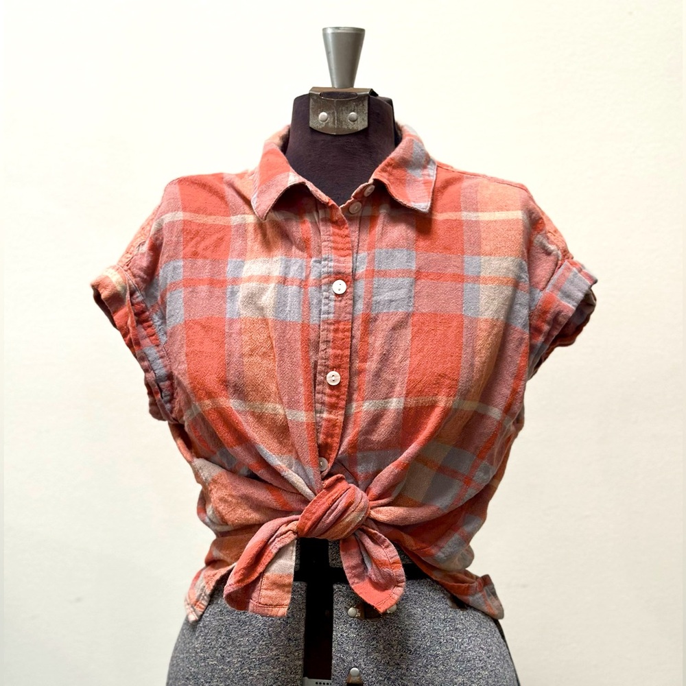 Vintage plaid soft short sleeve button-down (s)